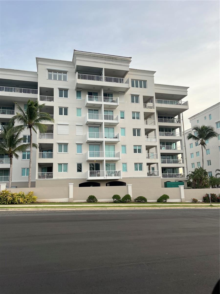 Calle Olivine 83 TREASURE POINT #323