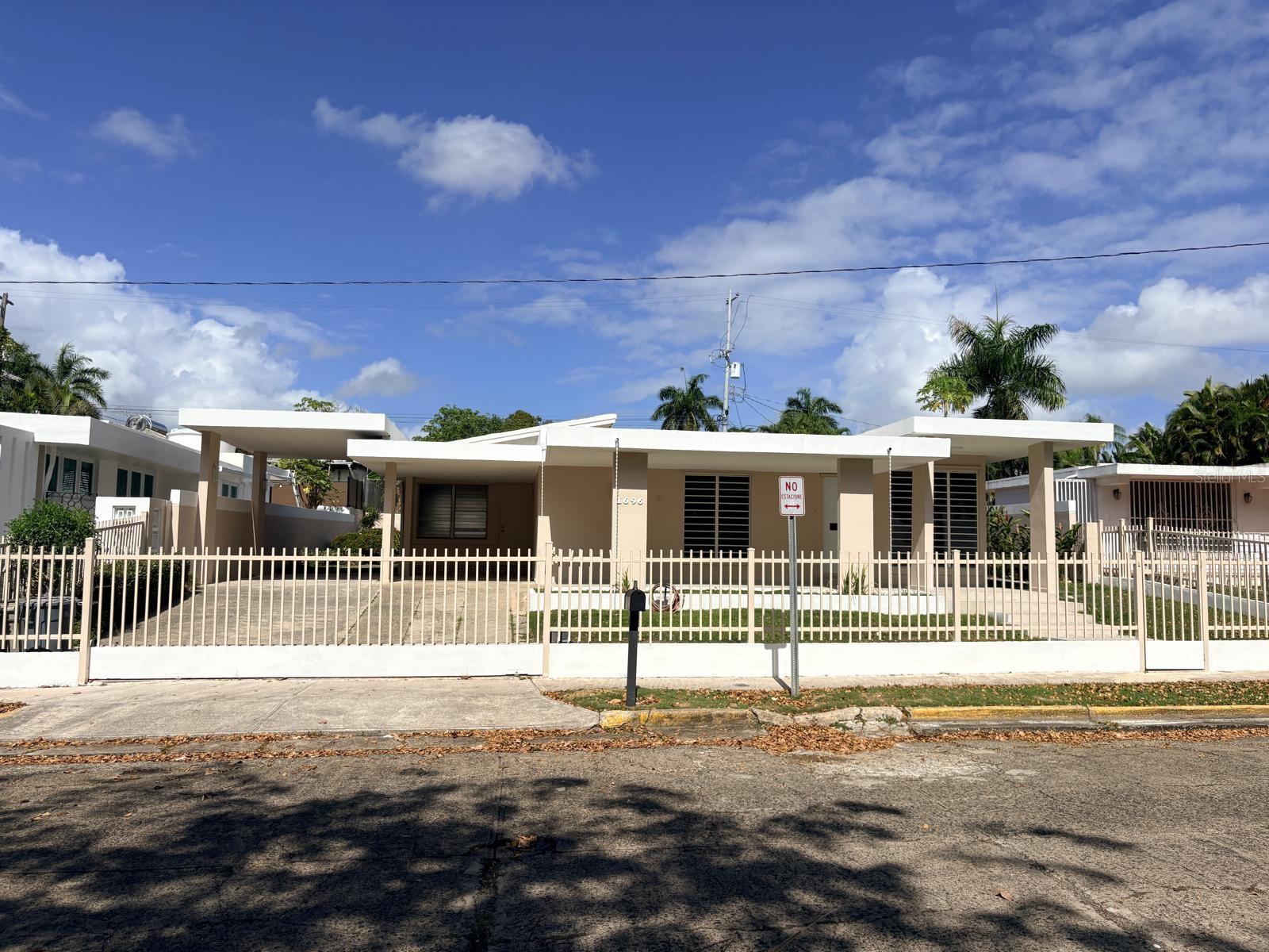URB. SAN IGNACIO SAN COSME #1696