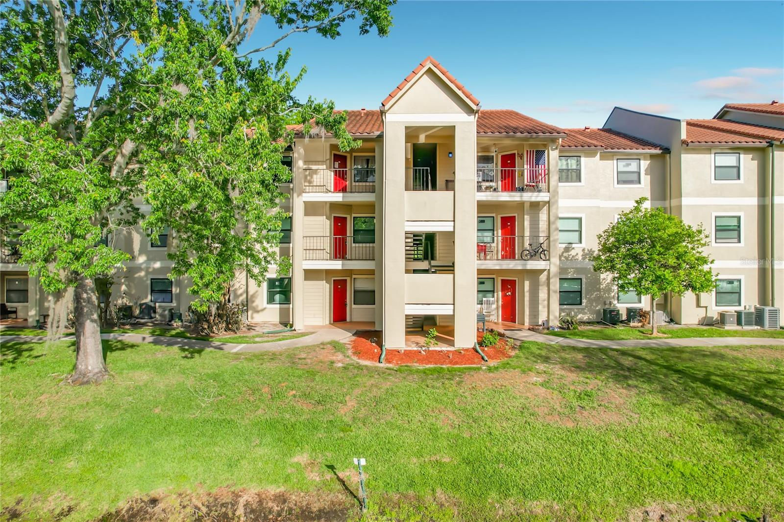 3028 PARKWAY BLVD #208