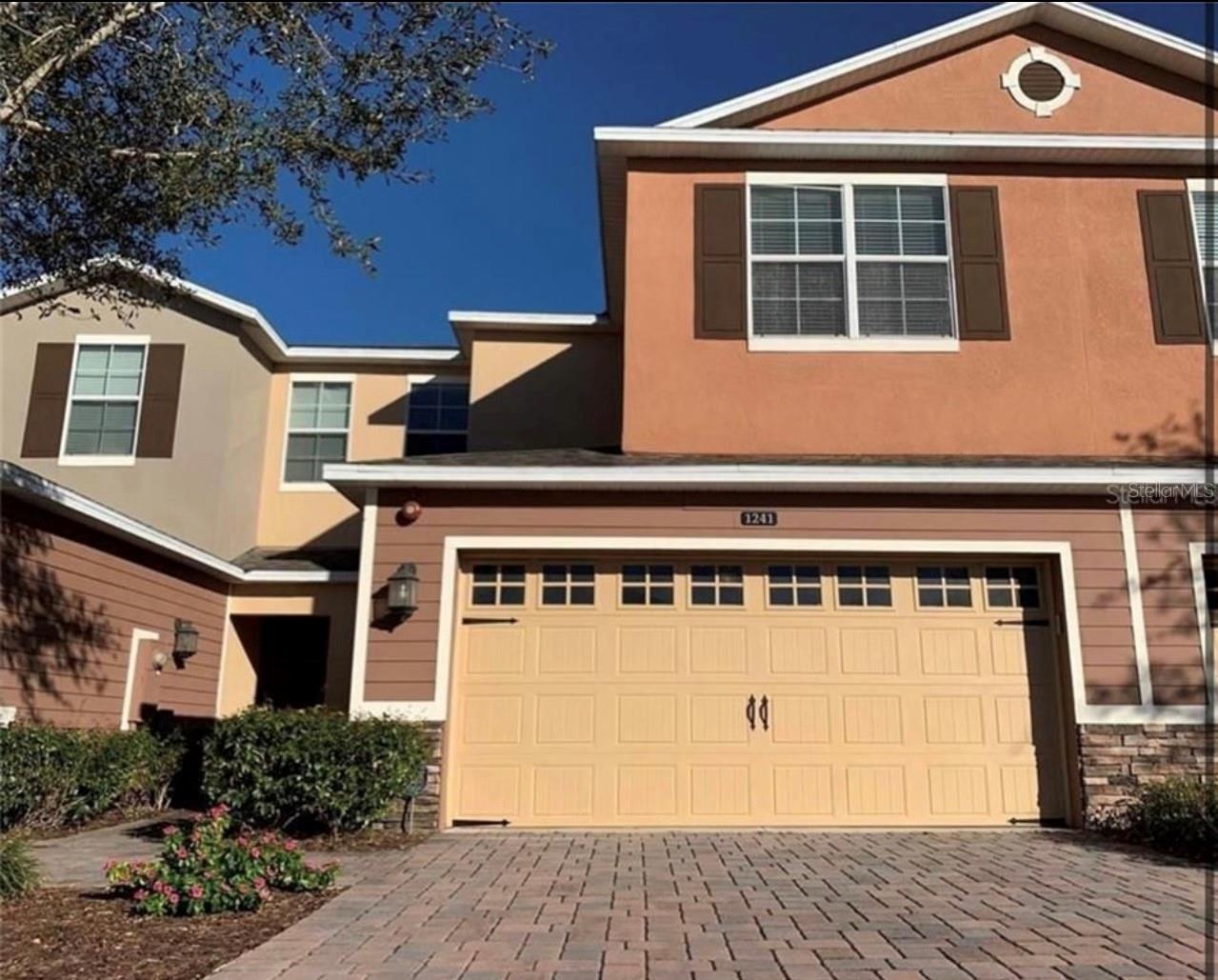 1241 PRIORY CIR