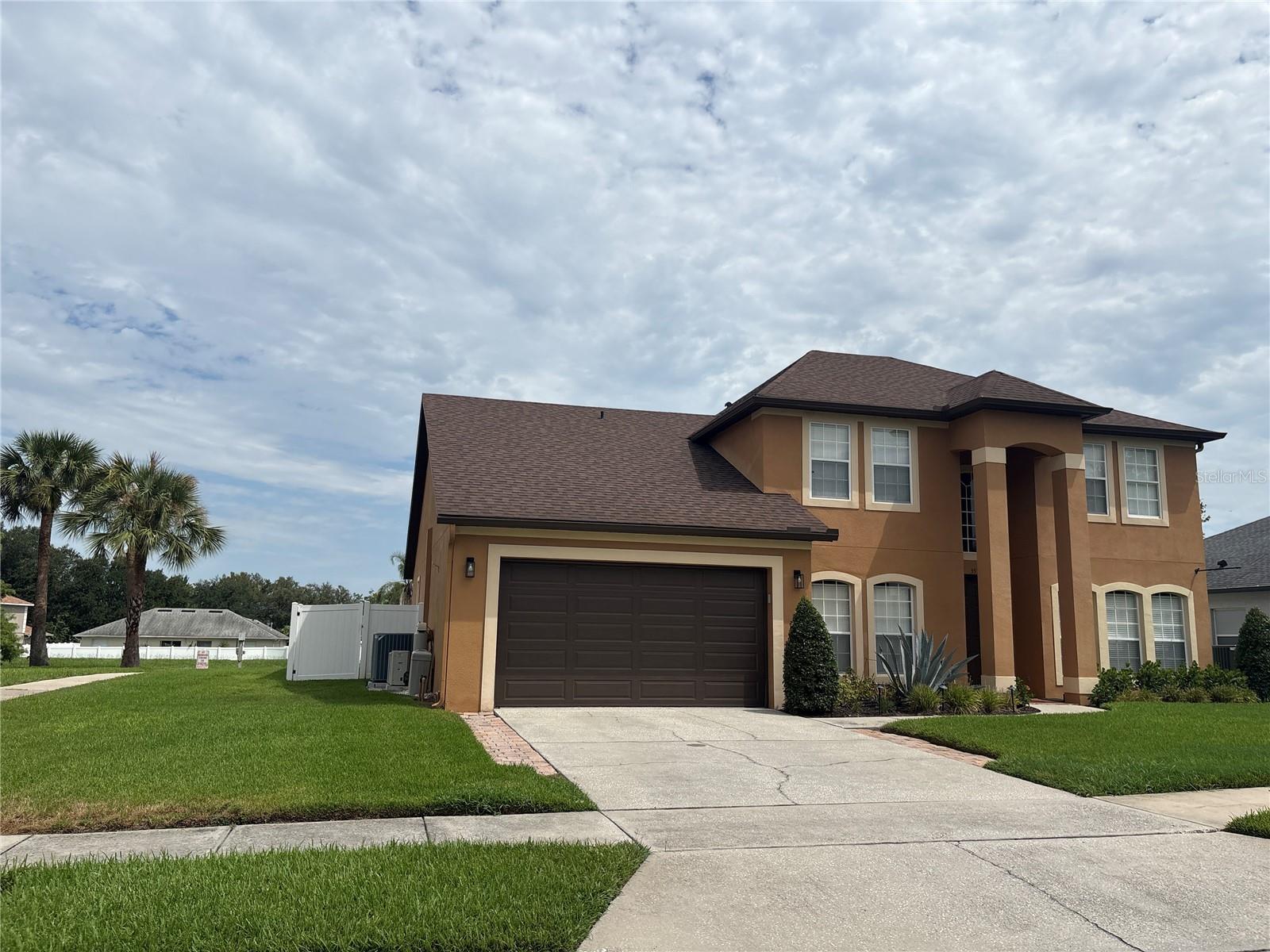 353 LAKE AMBERLEIGH DR