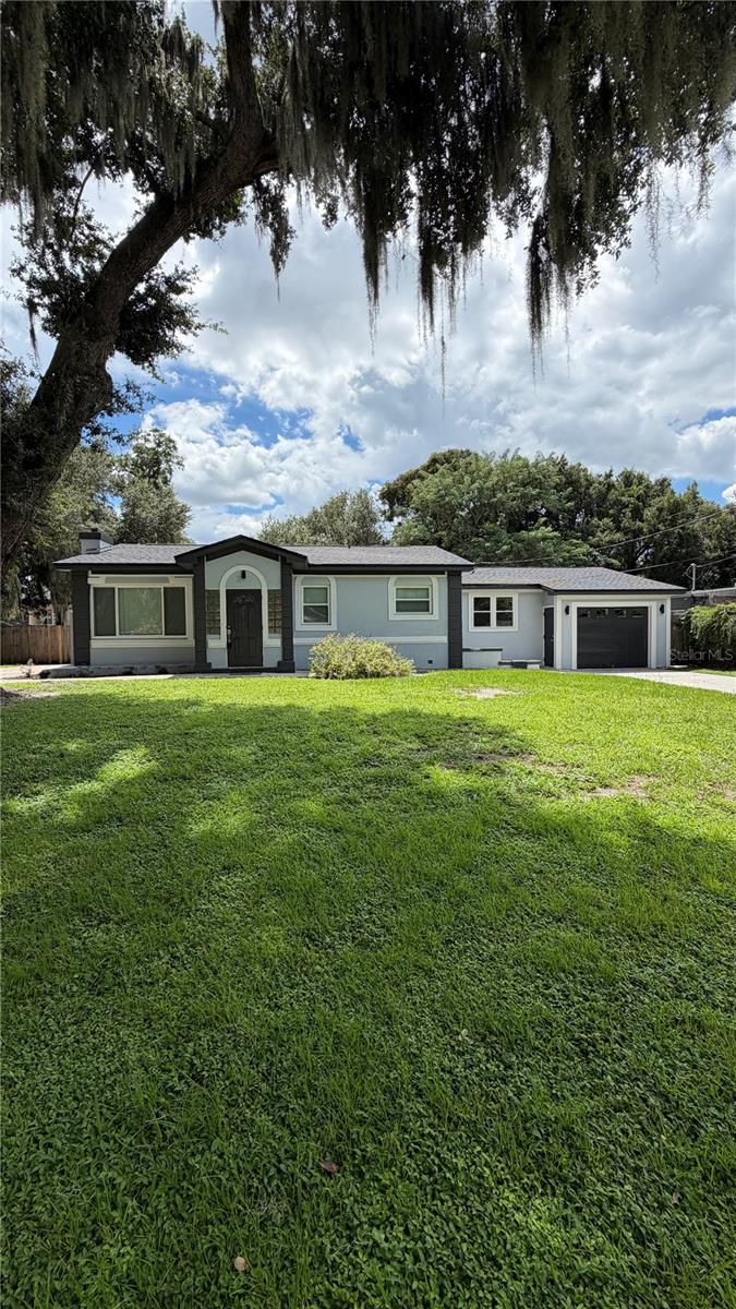 270 W PINELOCH AVE