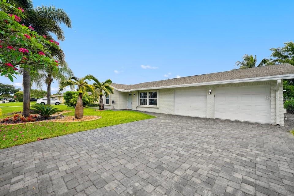 4091 LAKESPUR CIR N