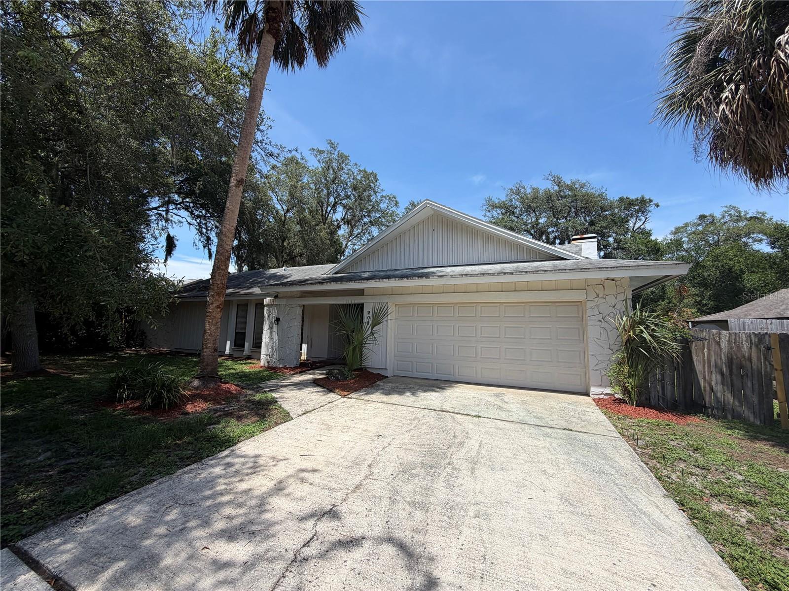 204 W RIDGEWOOD CT