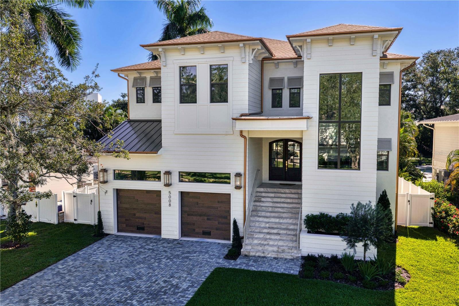 5008 W Dickens Ave