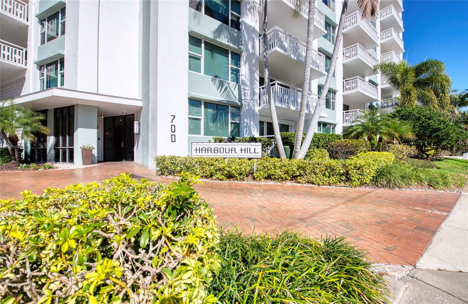 700 Beach Dr NE 701