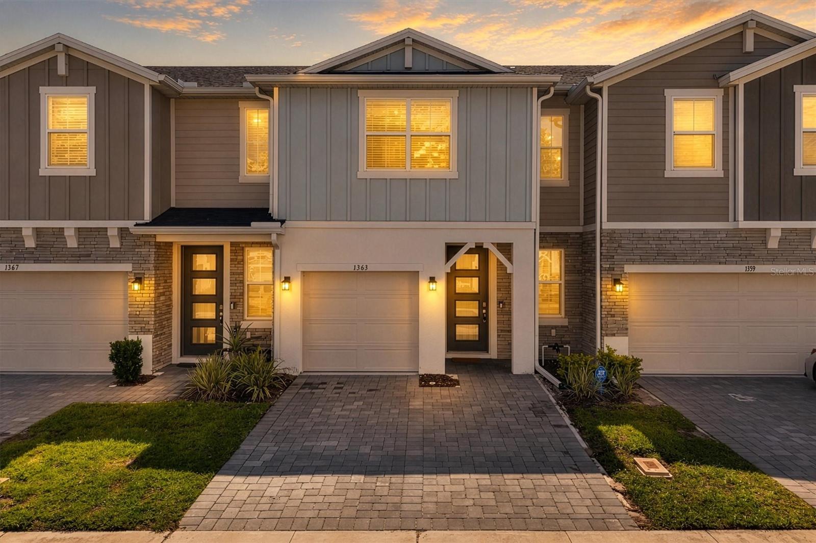 1363 CAPTIVA CV