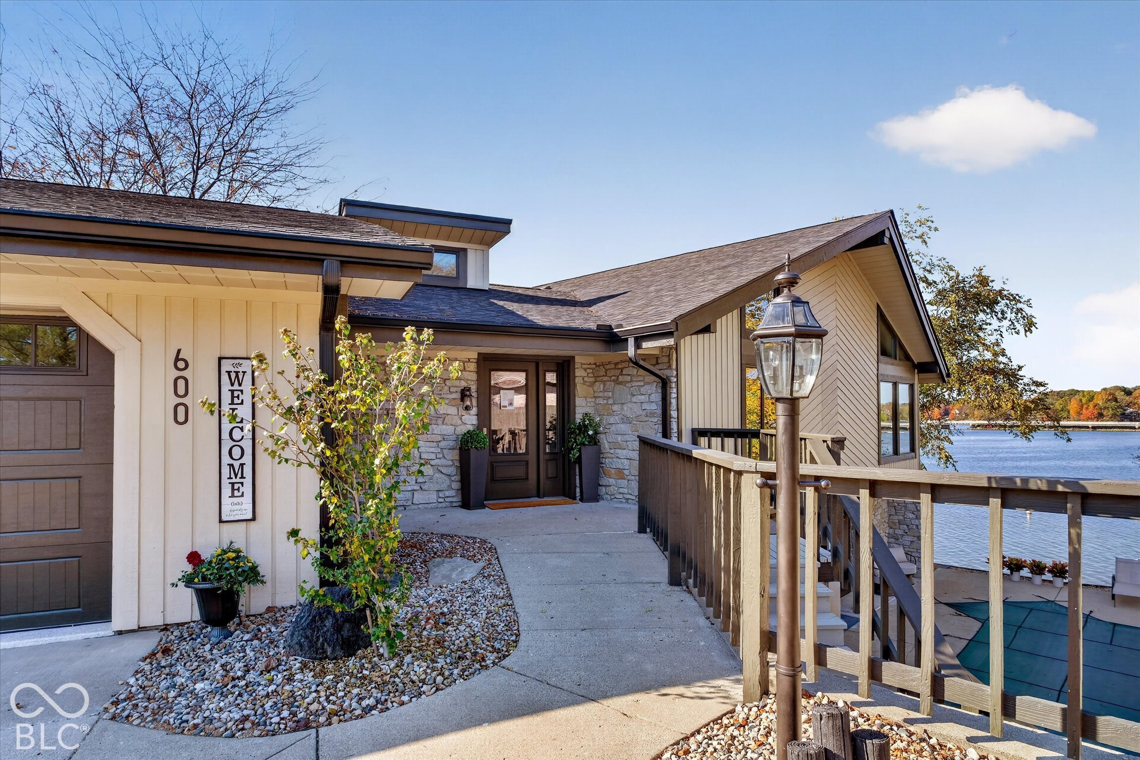 600 Lakeview Lane