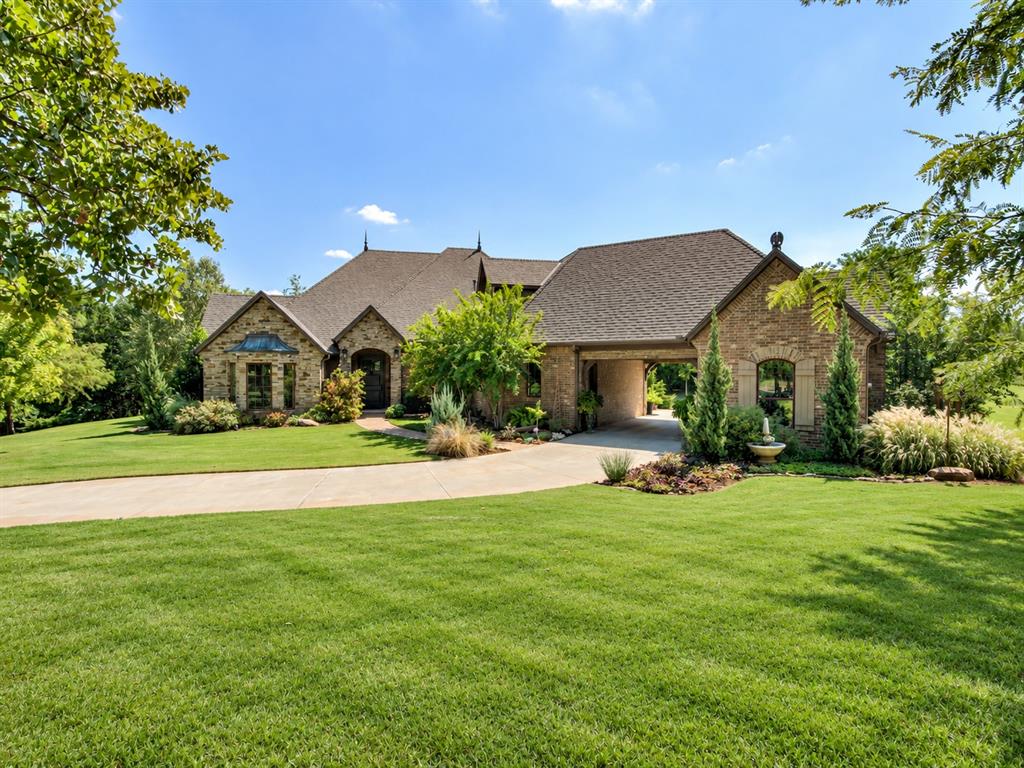 3100 Walking Woods Trail