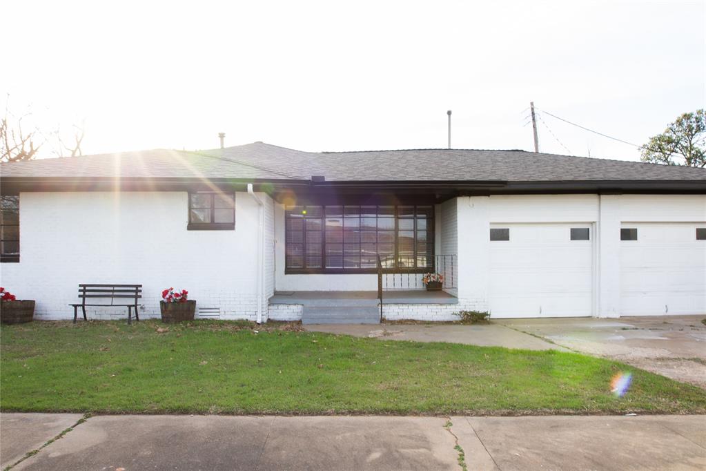 3315 N VILLA Avenue