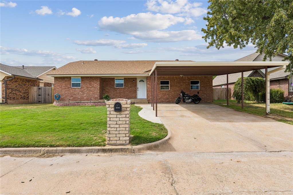 905 Crestmoor Drive
