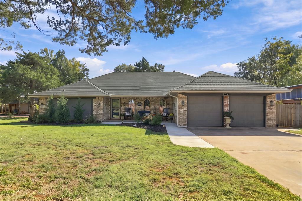 1716 E Pleasantview Lane