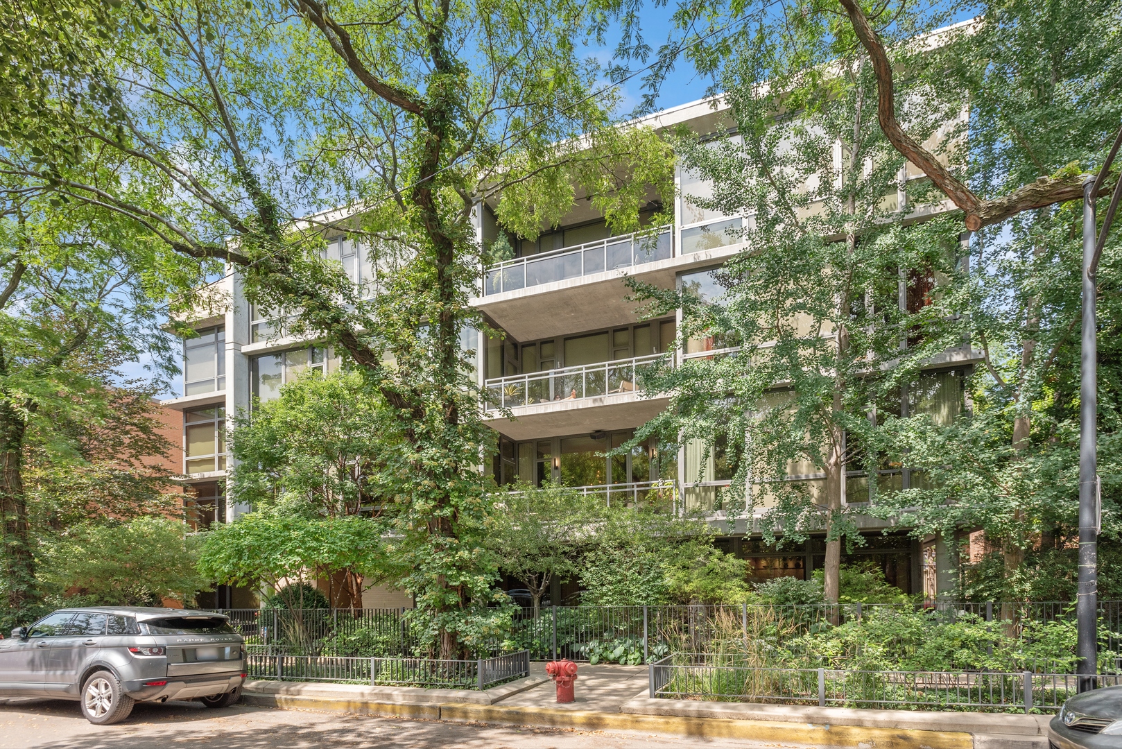 432 W Grant Place Unit: 2E