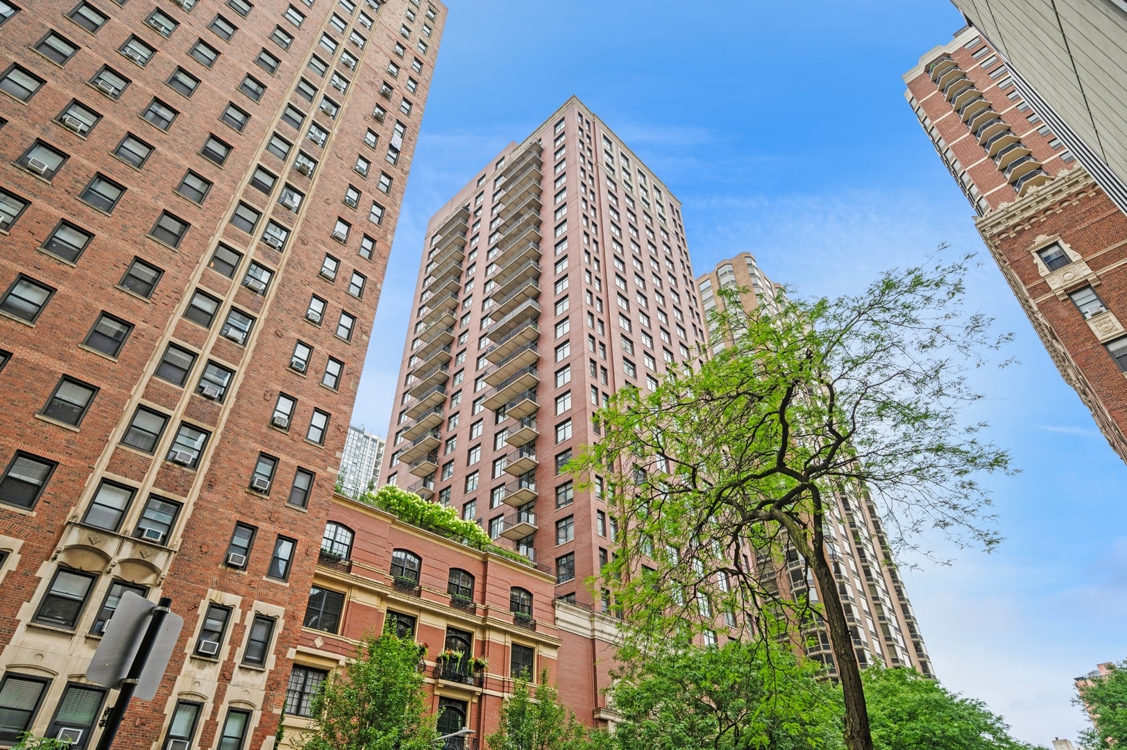 1122 N Dearborn Street Unit: 16H