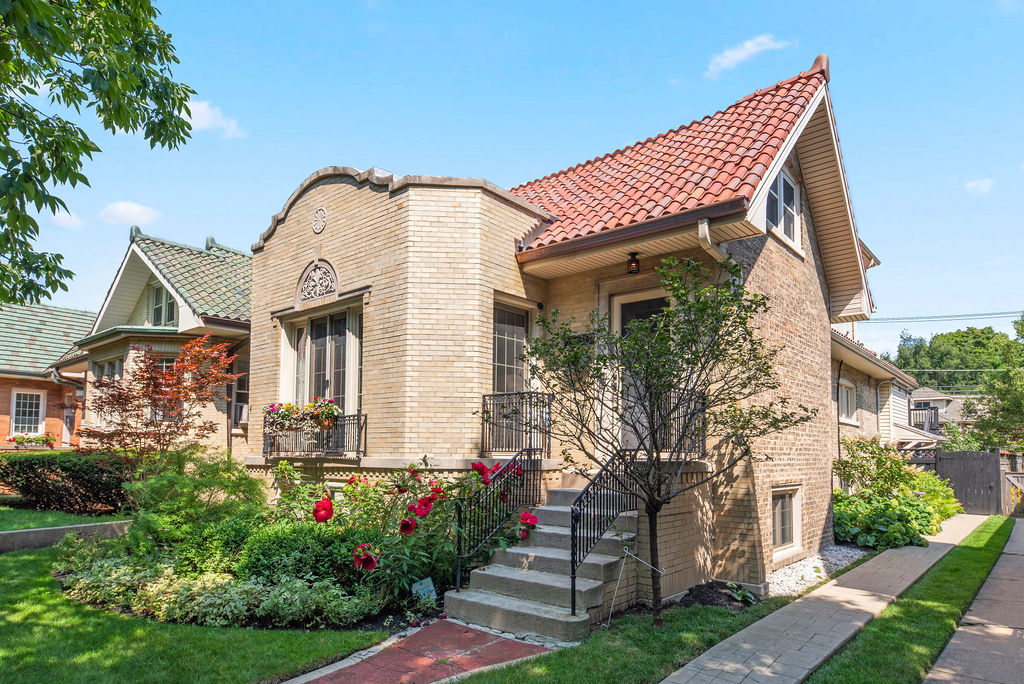 2530 W Morse Avenue