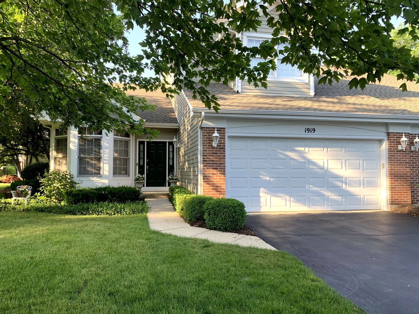 1919 Waverly Circle