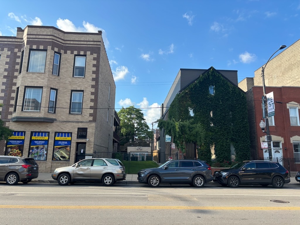 2150 W Chicago Avenue