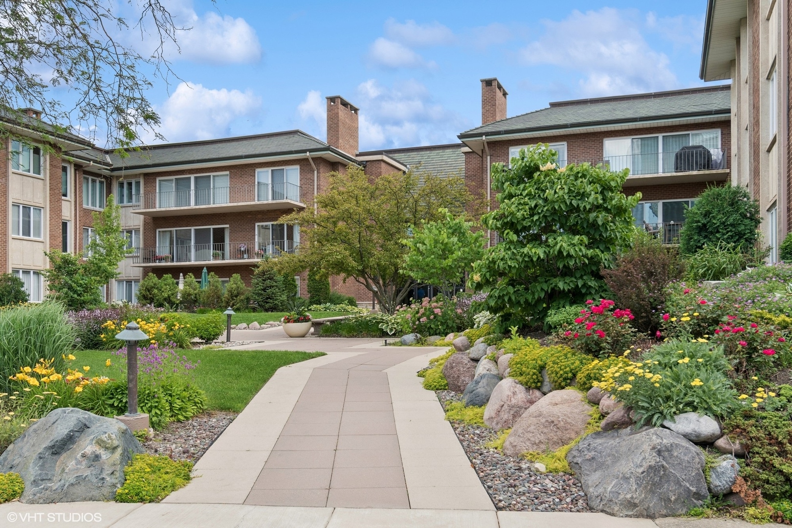 6 Oak Brook Club Drive Unit: K202