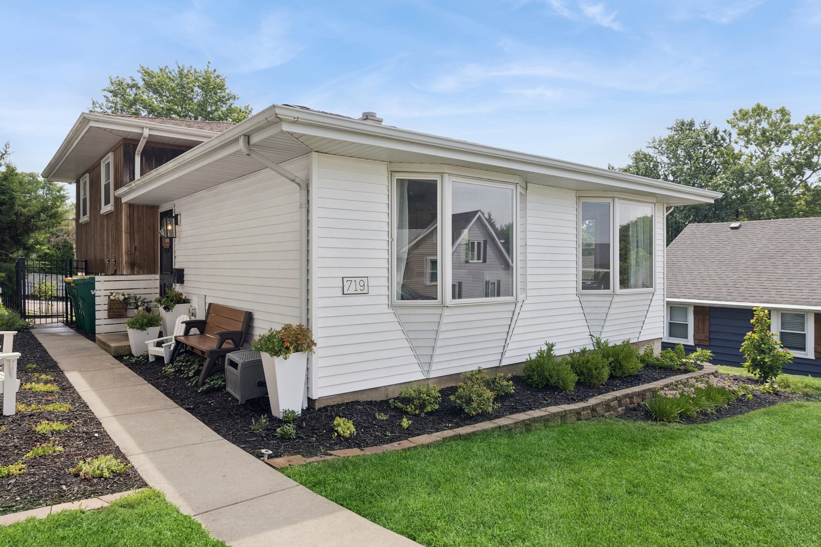 719 Ledochowski Street