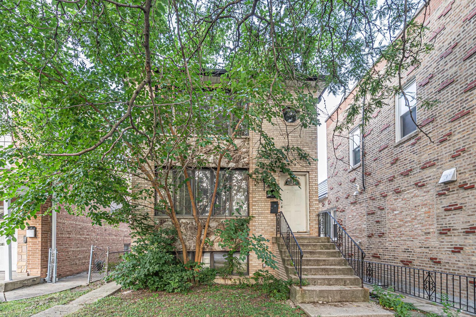 5631 N Central Avenue Unit: 2