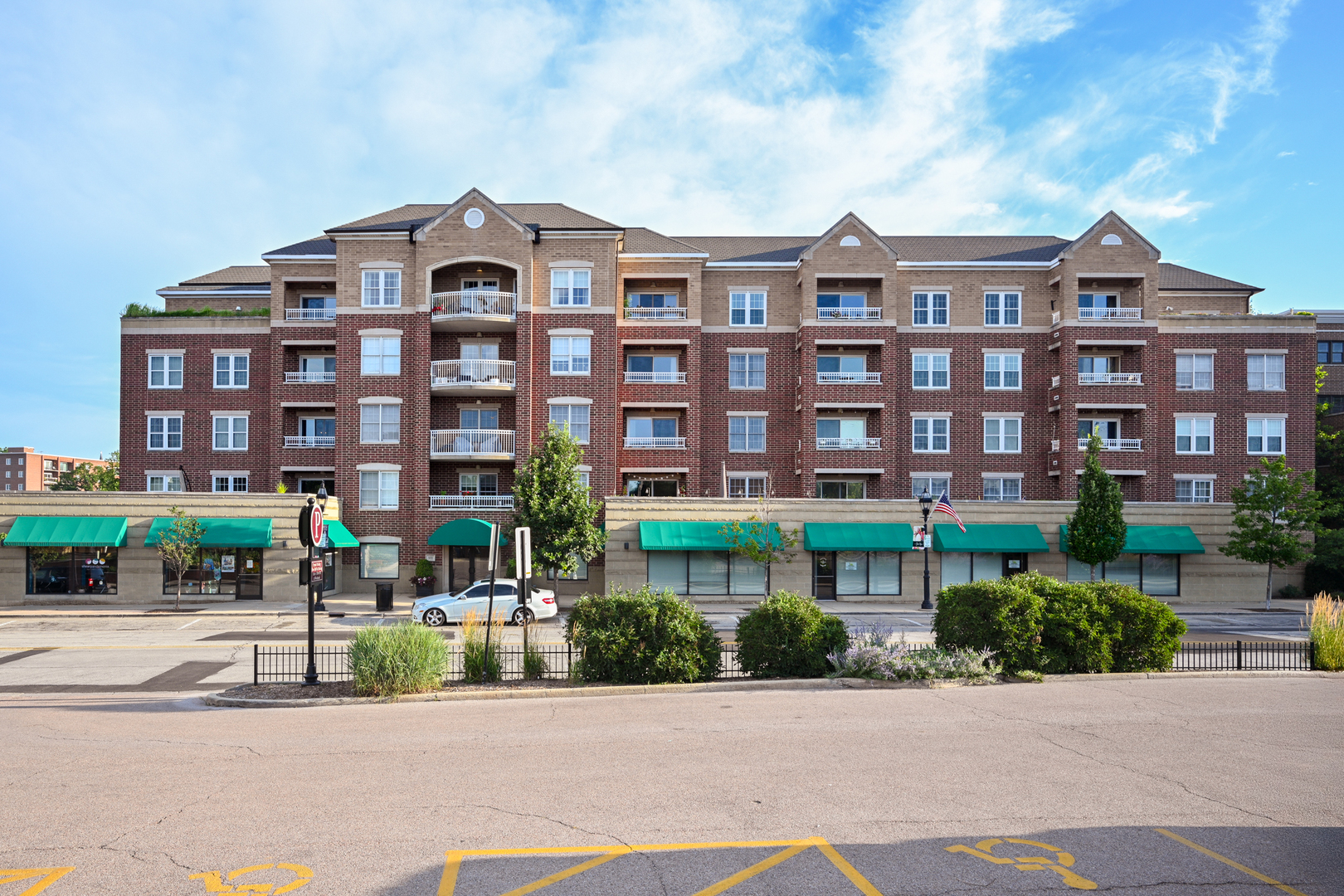 570 Crescent Boulevard Unit: 403