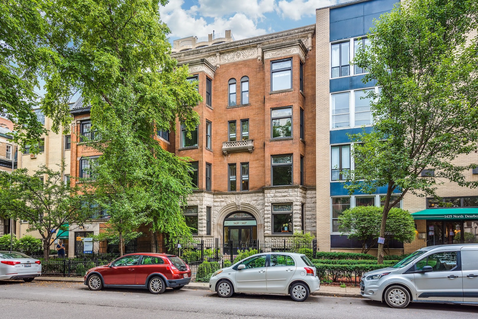 1429 N Dearborn Street Unit: 2N