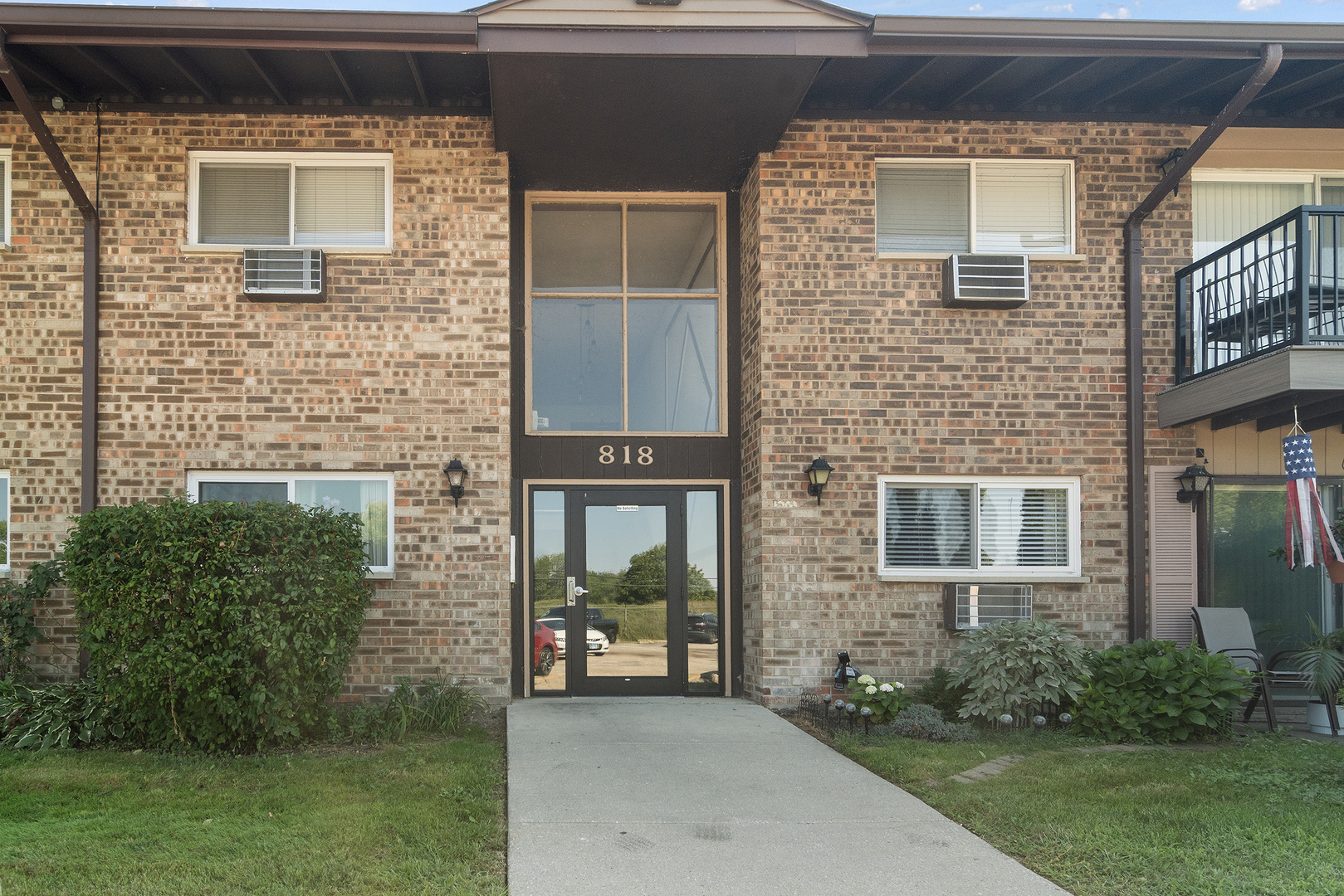 818 E Old Willow Road Unit: 207