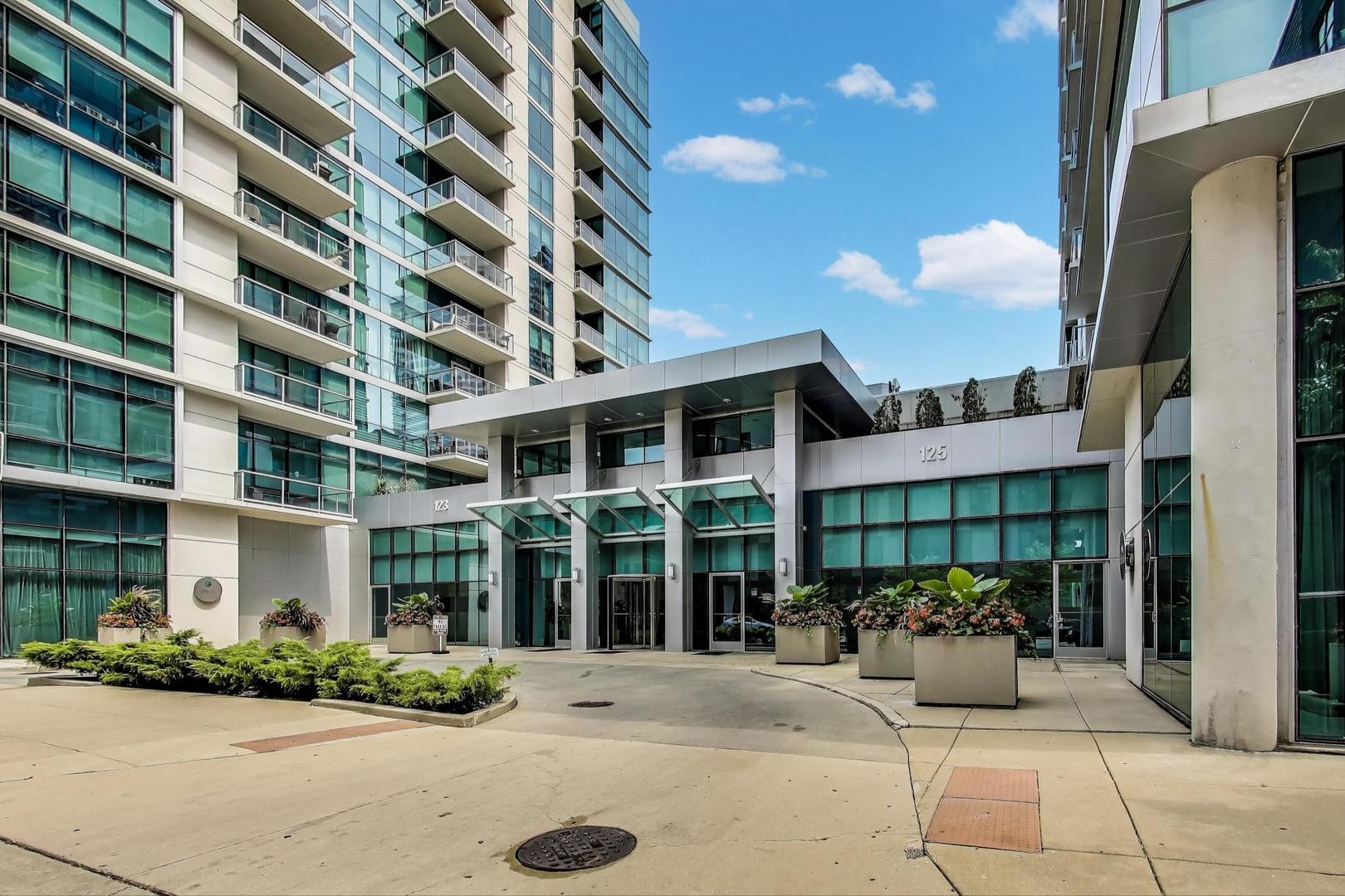 125 S Green Street Unit: 1107
