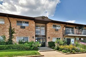 842 E Old Willow Road Unit: 107