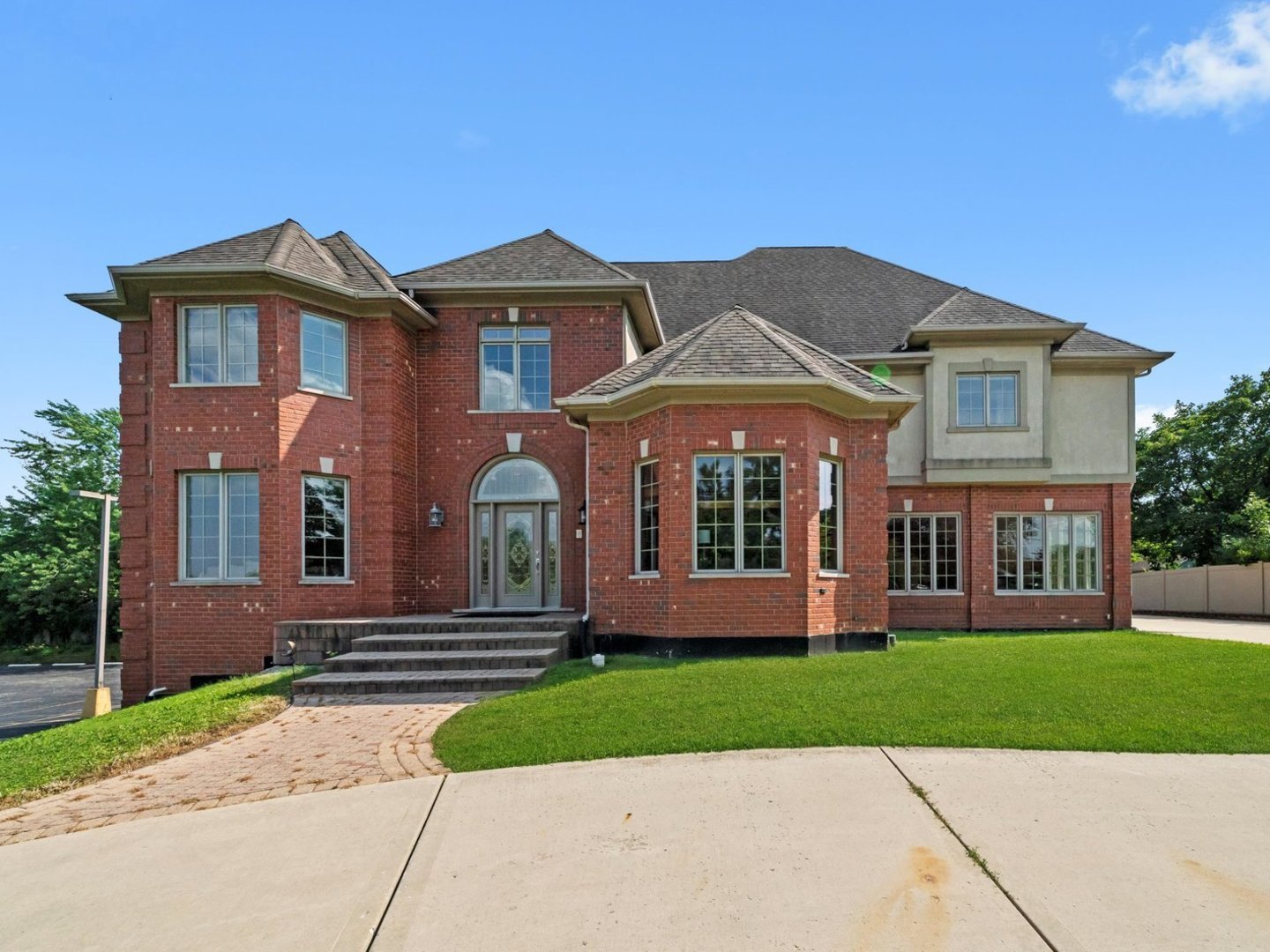 8841 W 100th Place