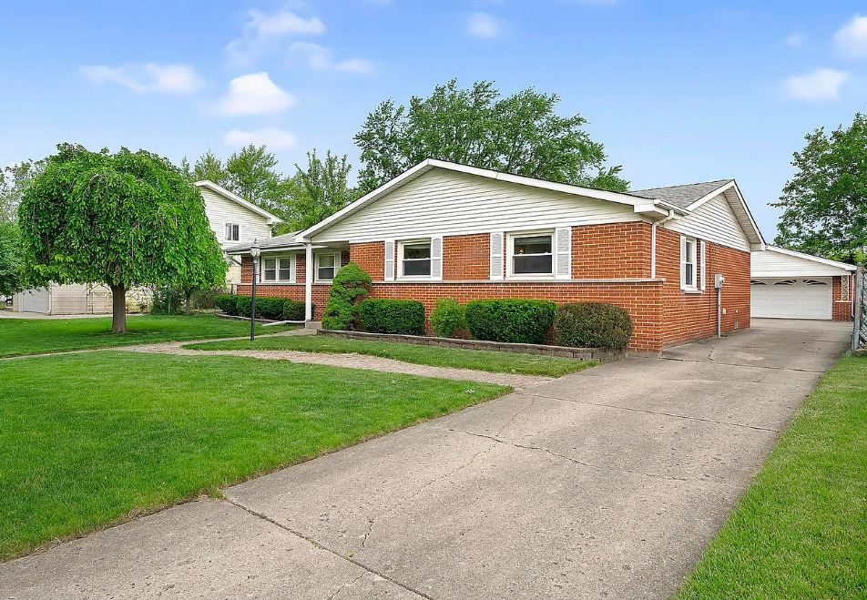 15W644 Patricia Lane