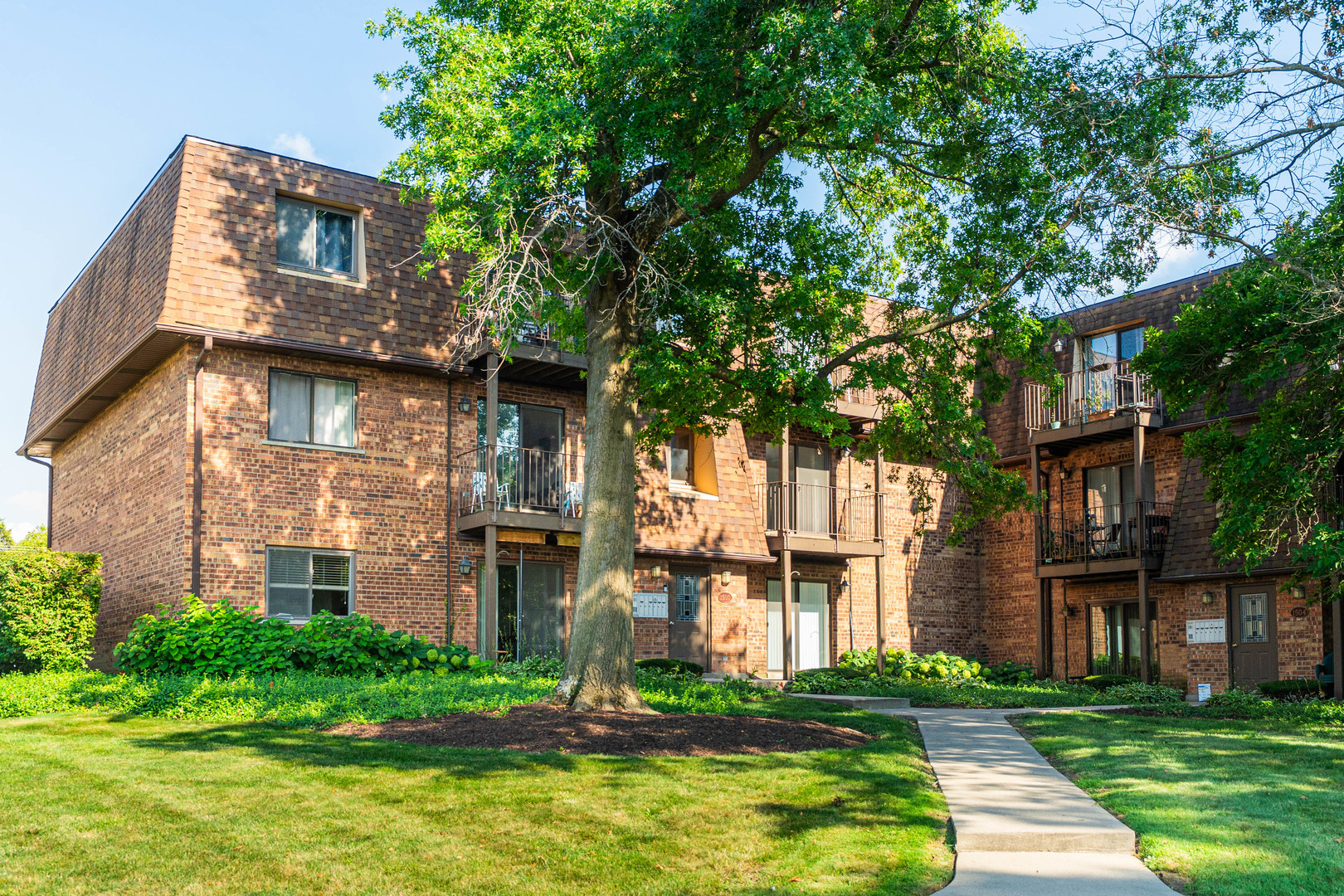 1500 S Fairfield Avenue Unit: 13B