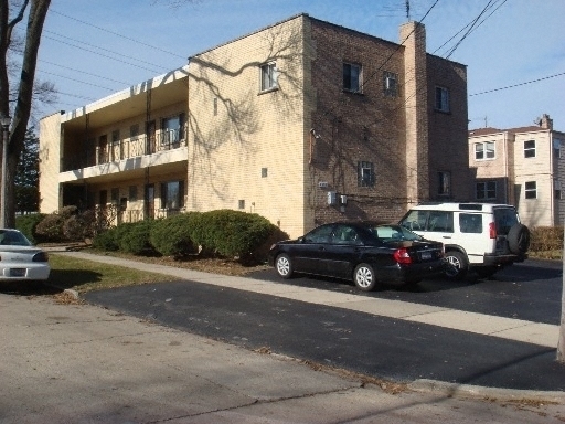4858 Lee Street Unit: 2B