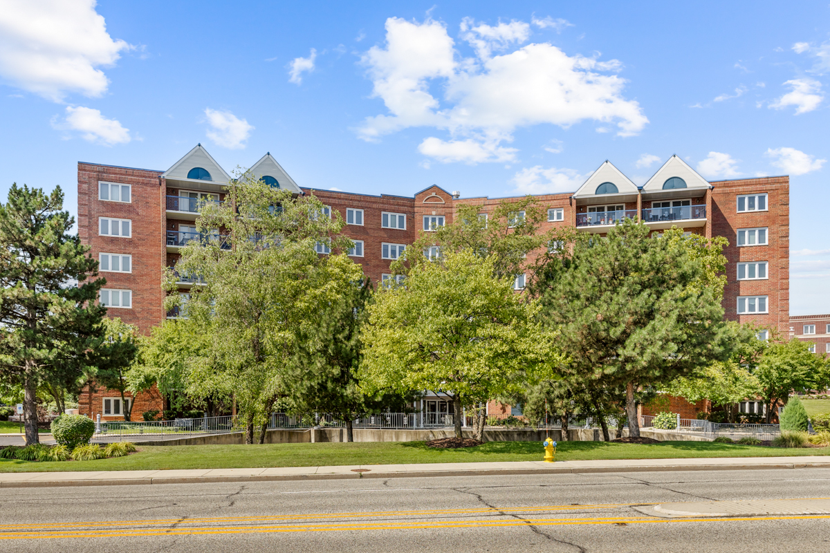7120 N Milwaukee Avenue Unit: 702