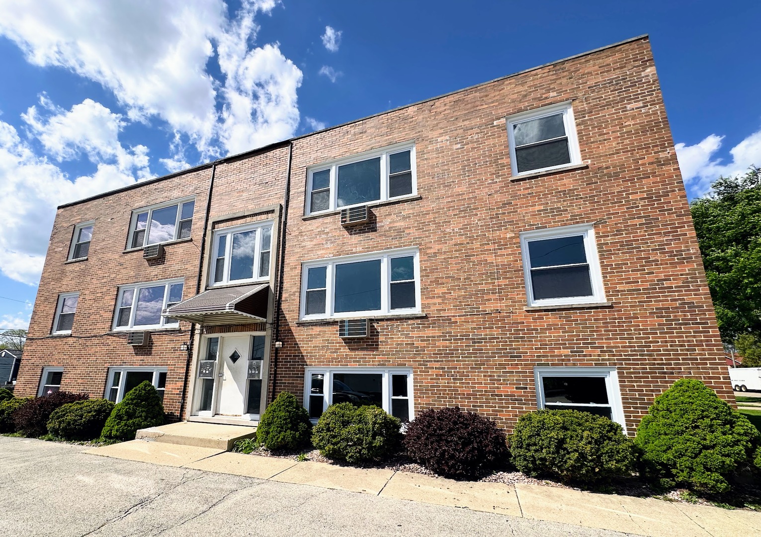 12 N Craig Place Unit: 2E