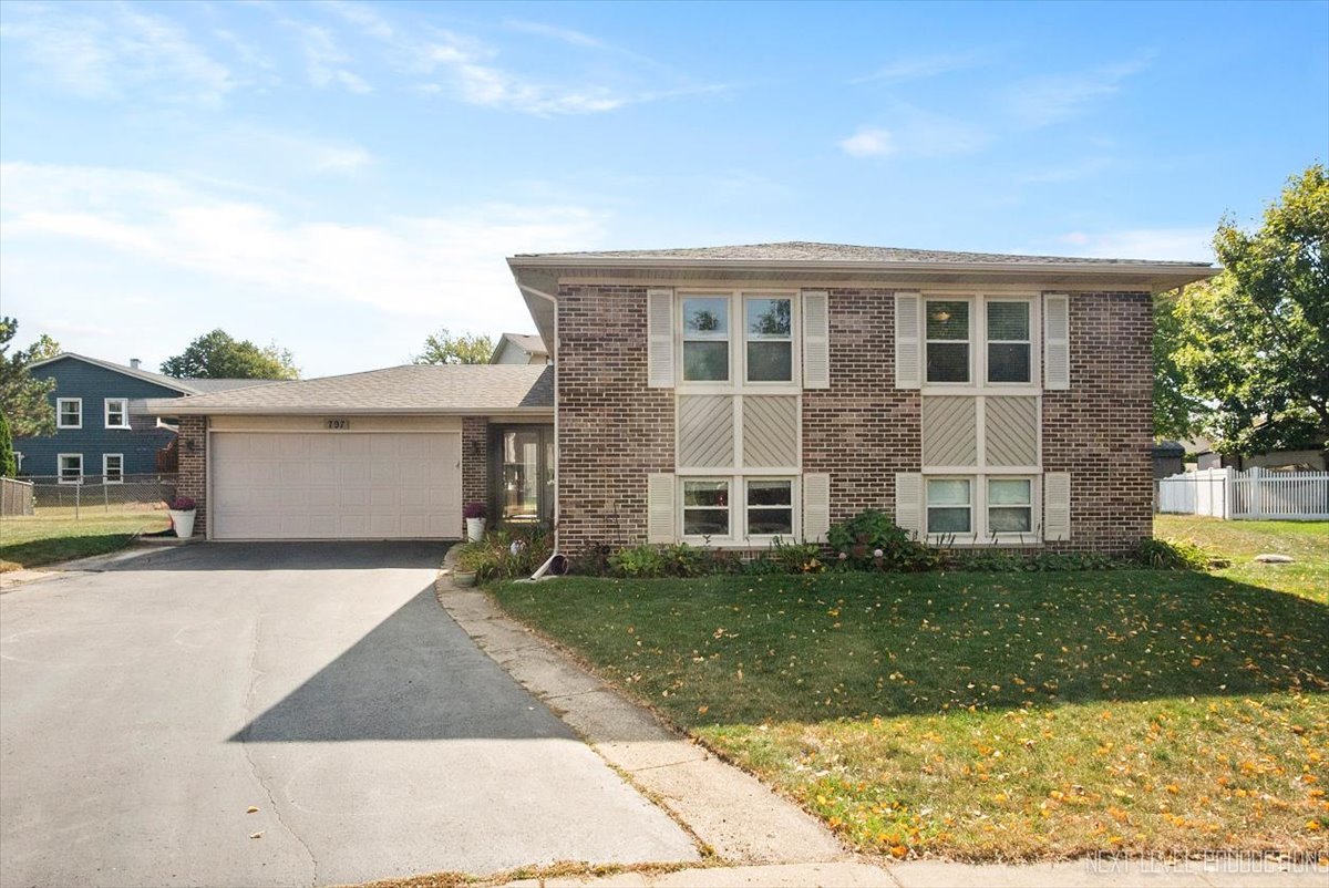 797 Geneva Circle