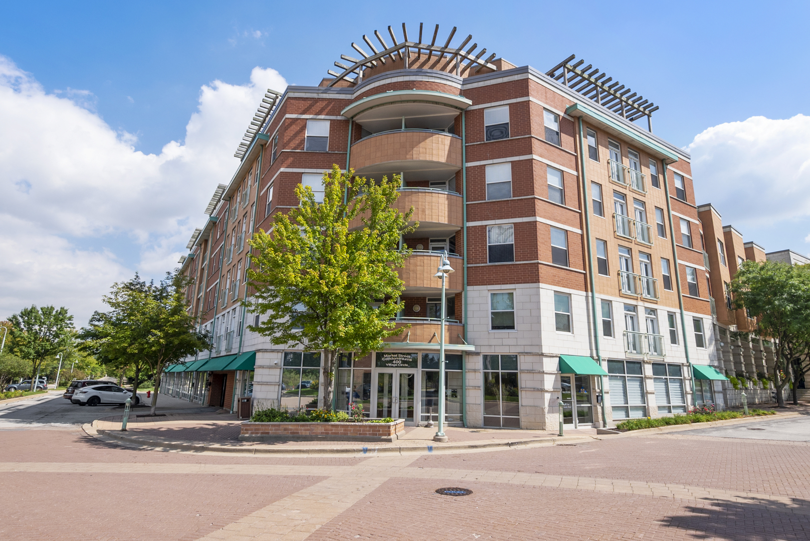 400 VILLAGE Circle Unit: 102