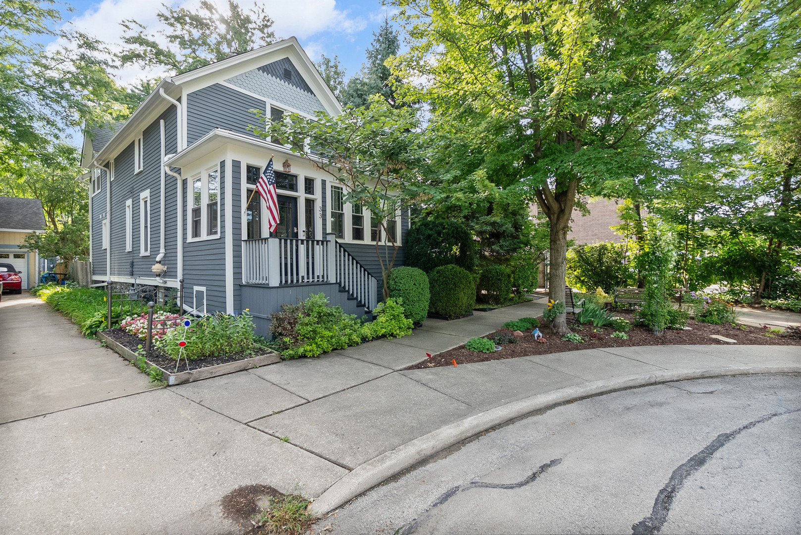 33 N Stone Avenue