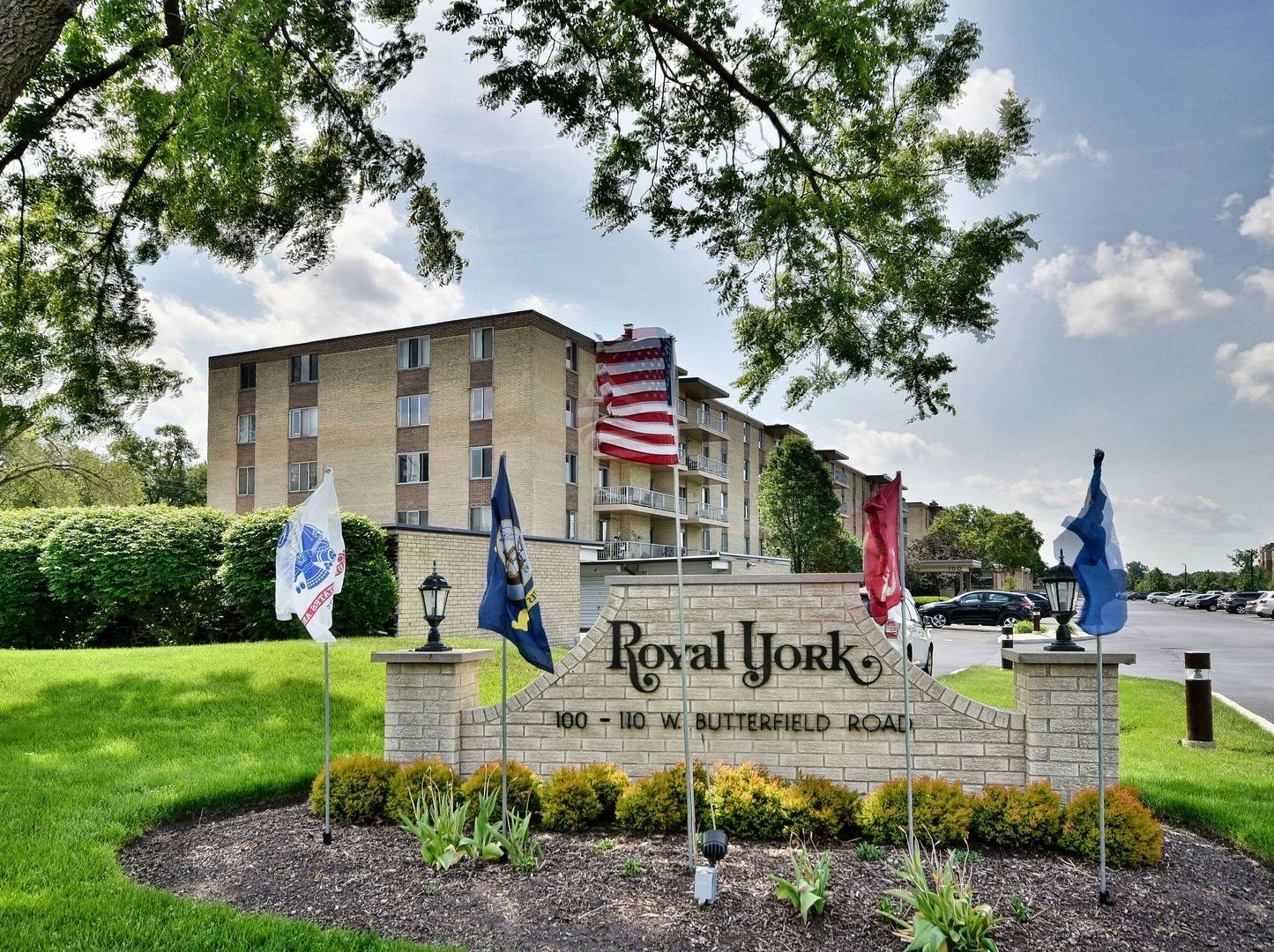 110 W Butterfield Road Unit: 206S
