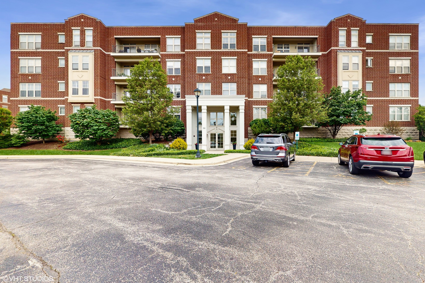 720 PRESTWICK Lane Unit: 207