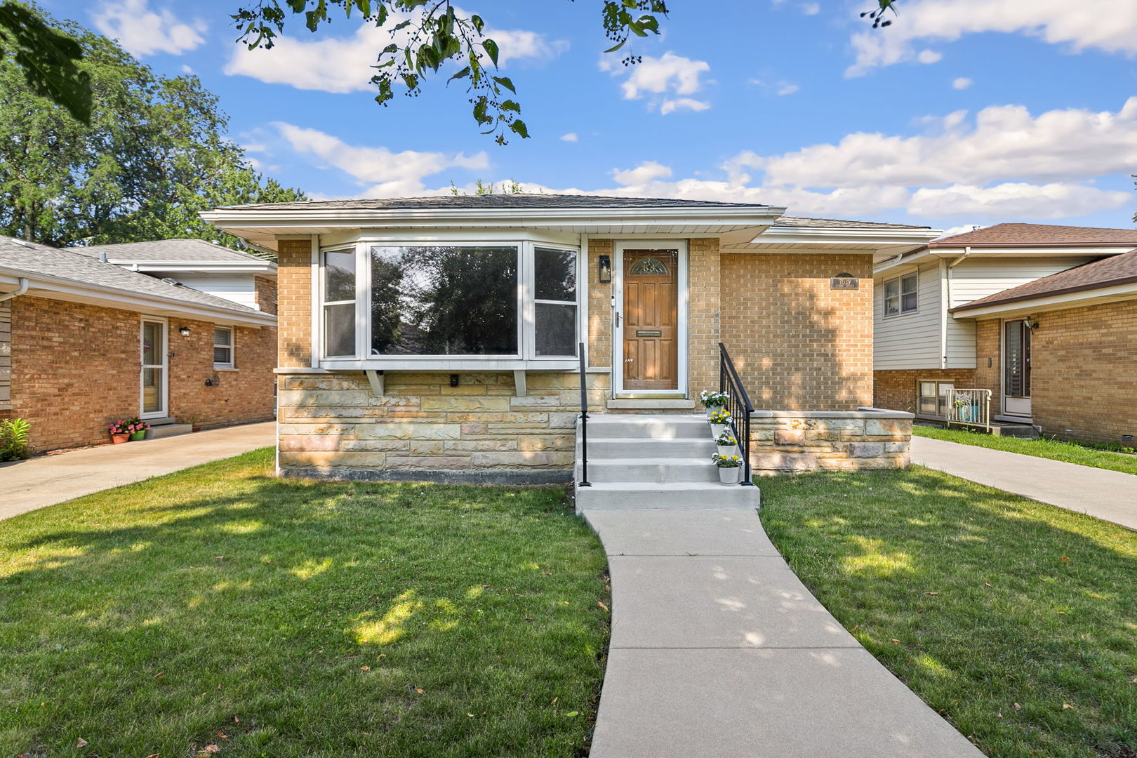 7039 N Ottawa Avenue