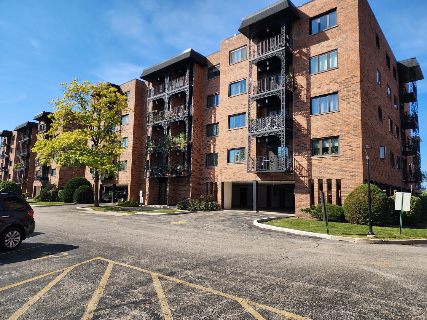 9356 LANDINGS Lane Unit: 403