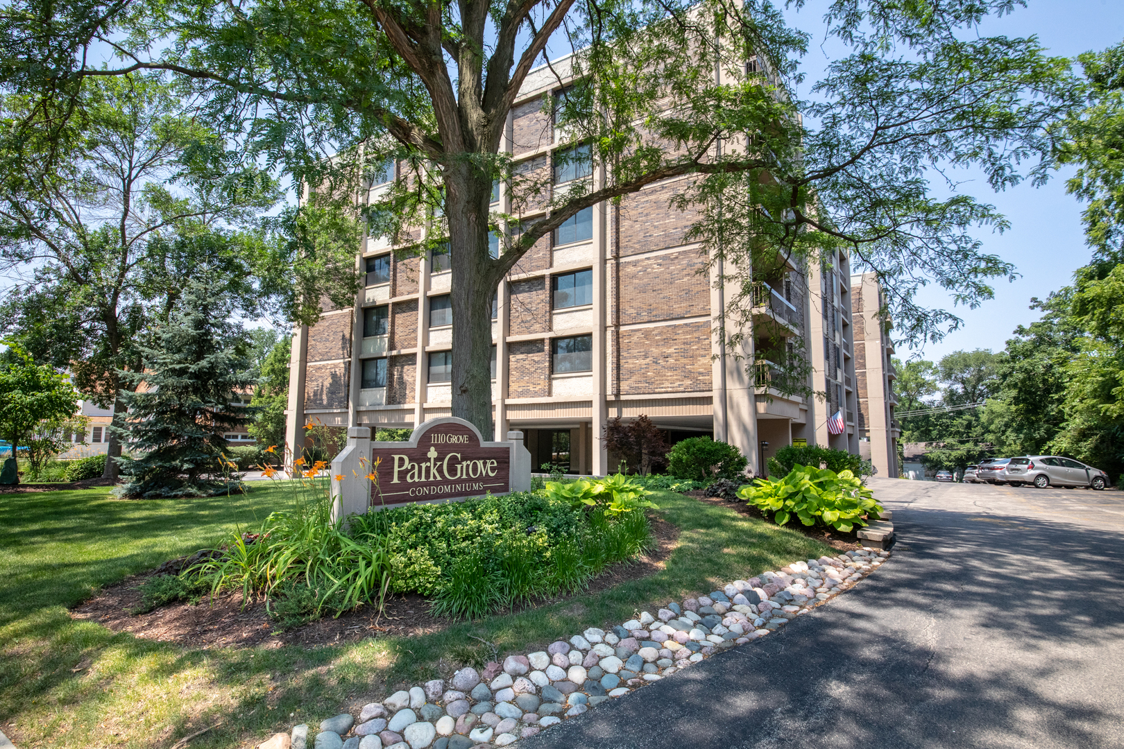 1110 Grove Street Unit: 4H
