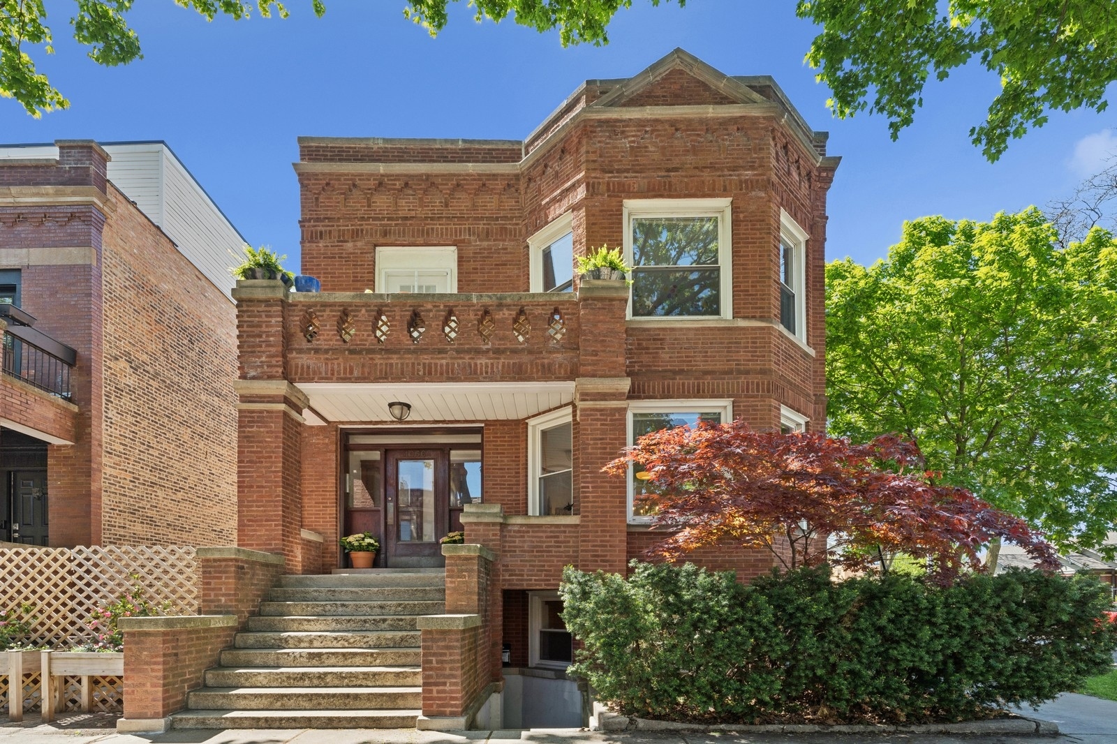 1056 N Leavitt Street Unit: 2F