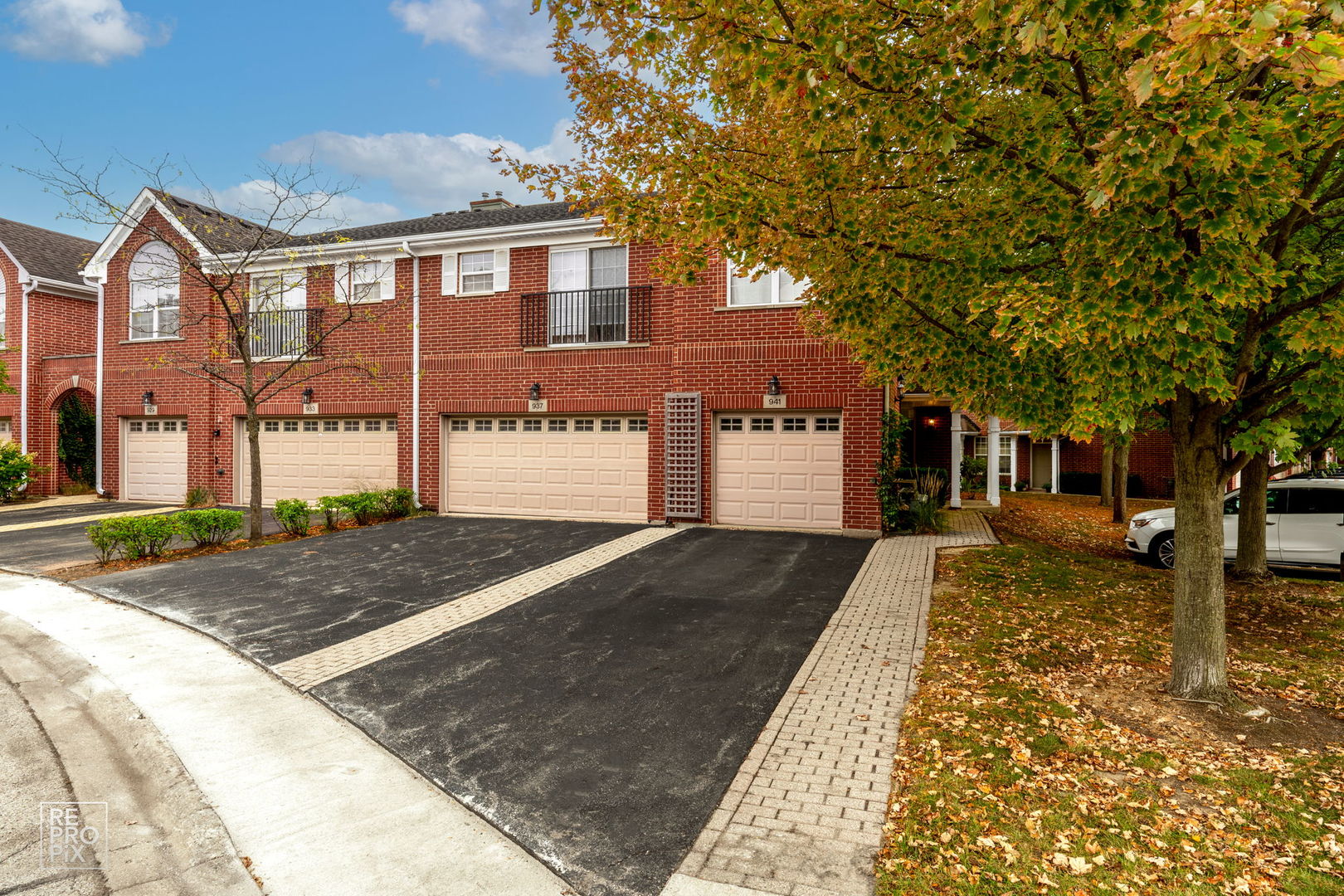 937 Bromley Place