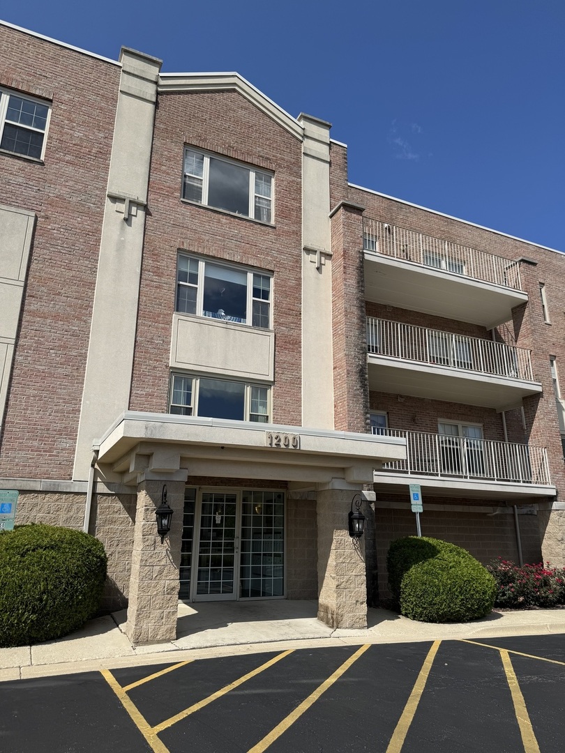 1200 S PROSPECT Avenue Unit: 303