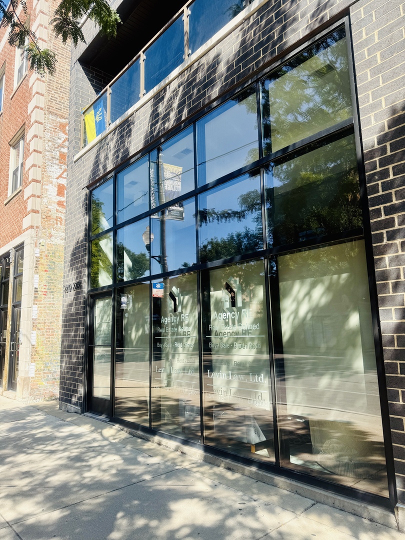 2210 W Chicago Avenue Unit: 1W