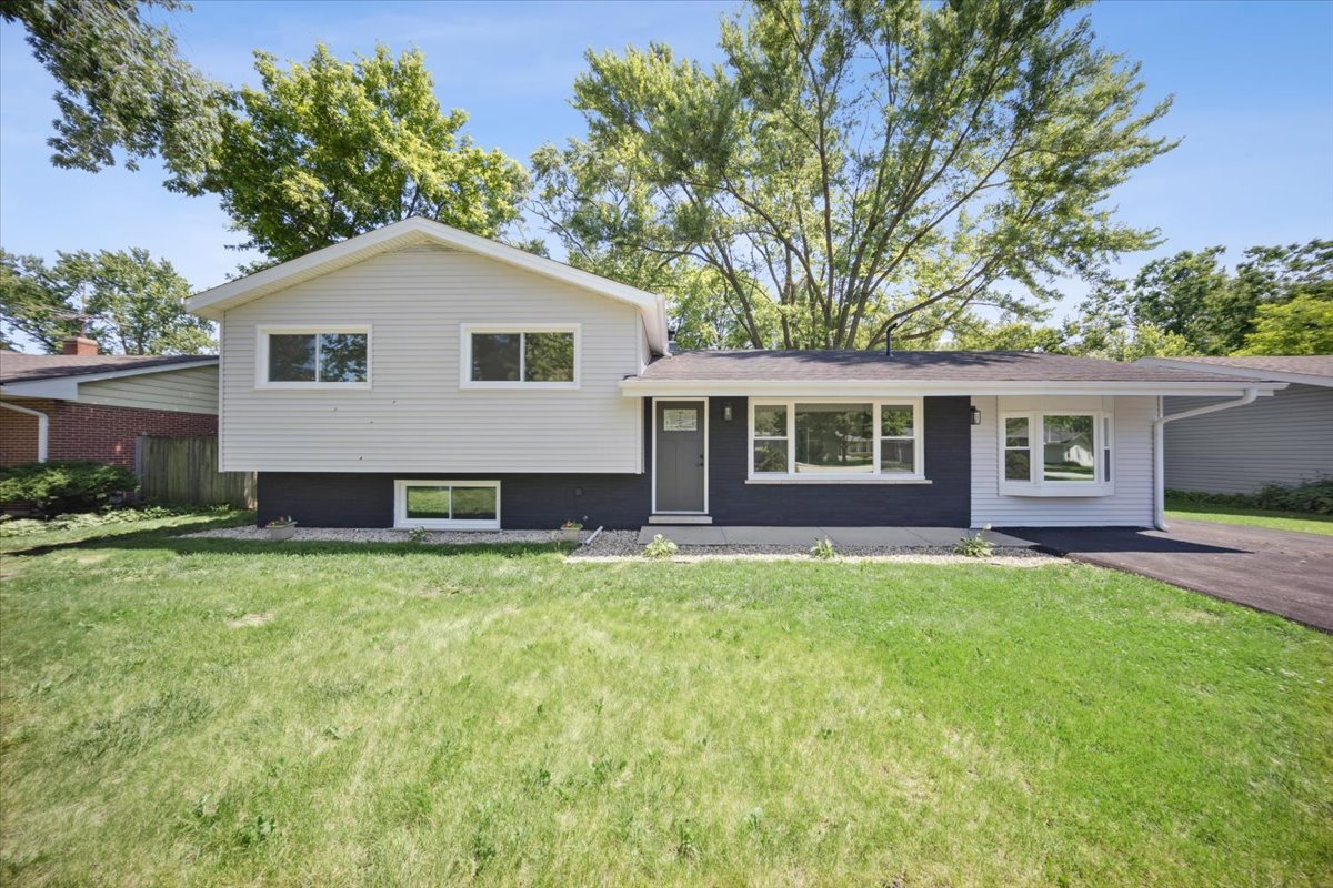 22W633 Burr Oak Drive