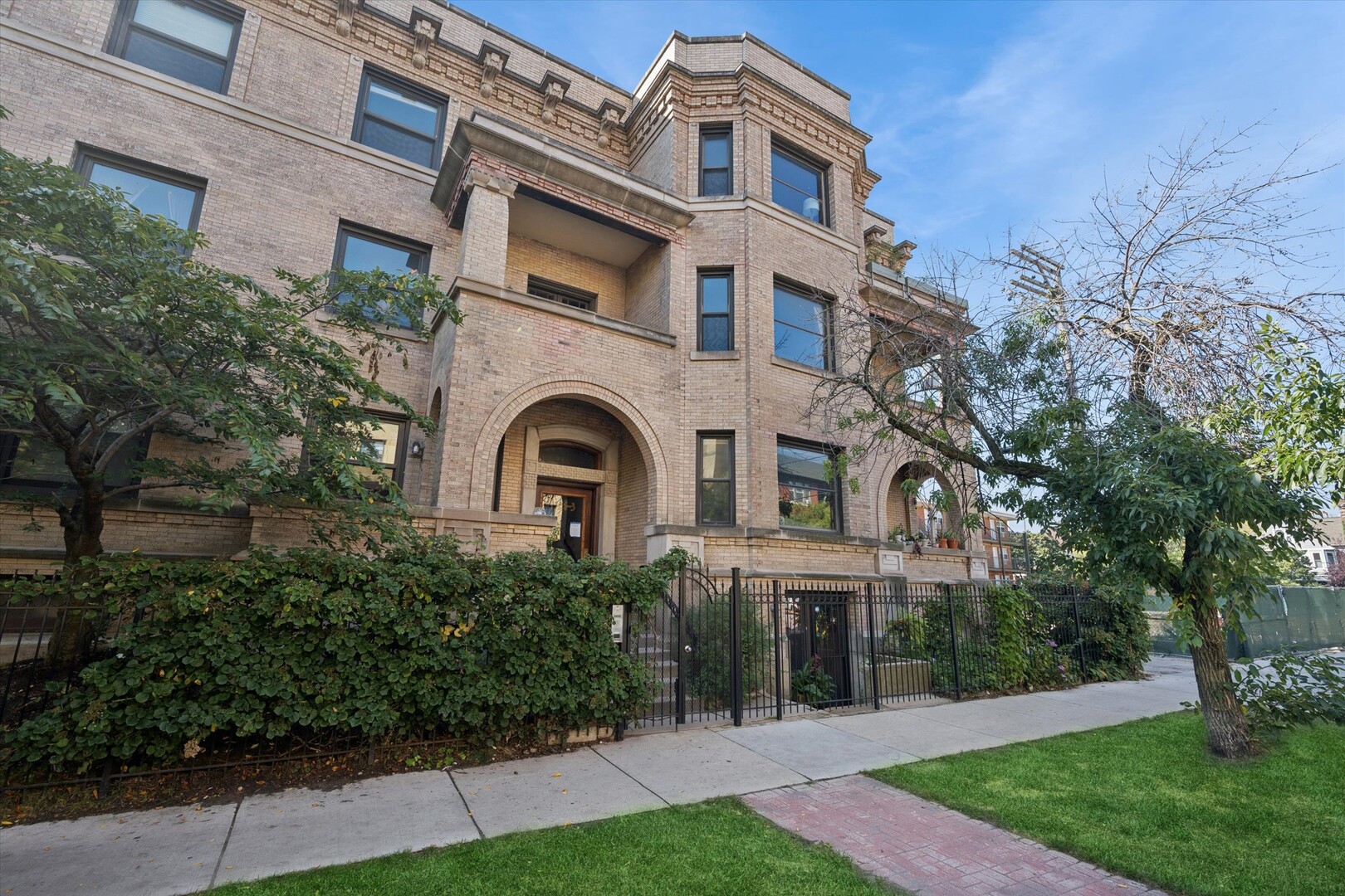 1353 W Wilson Avenue Unit: 2