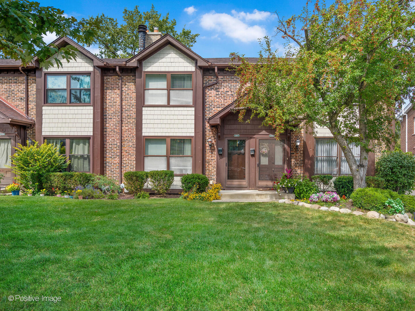 1105 W Hillgrove Avenue Unit: 1105